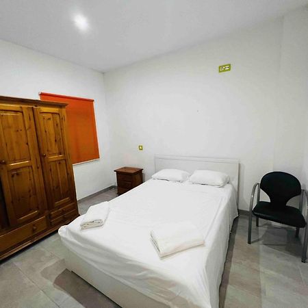 Habitacion Comoda Seville Exterior photo